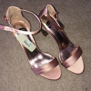 NWT glitter heel pumps